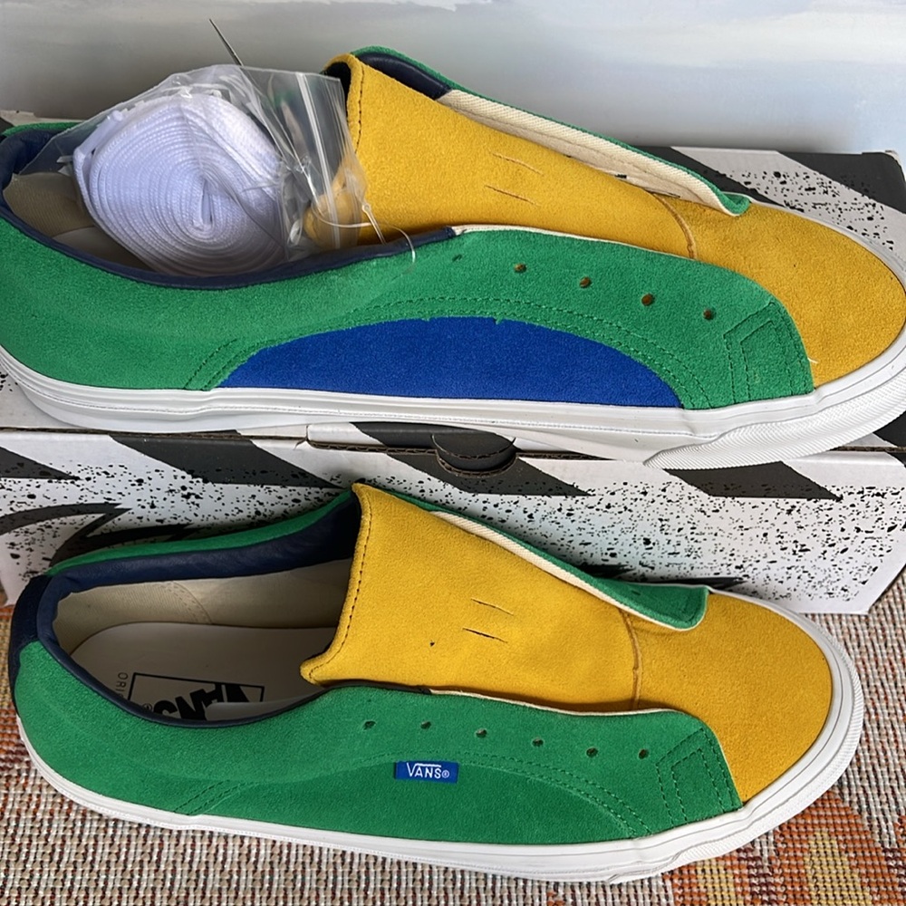 Vans WMNS 0g Lampin Lx
Off The Wall Green/Yellow
VN0A7Q4U021
Sneakers - Picture 3 of 16
